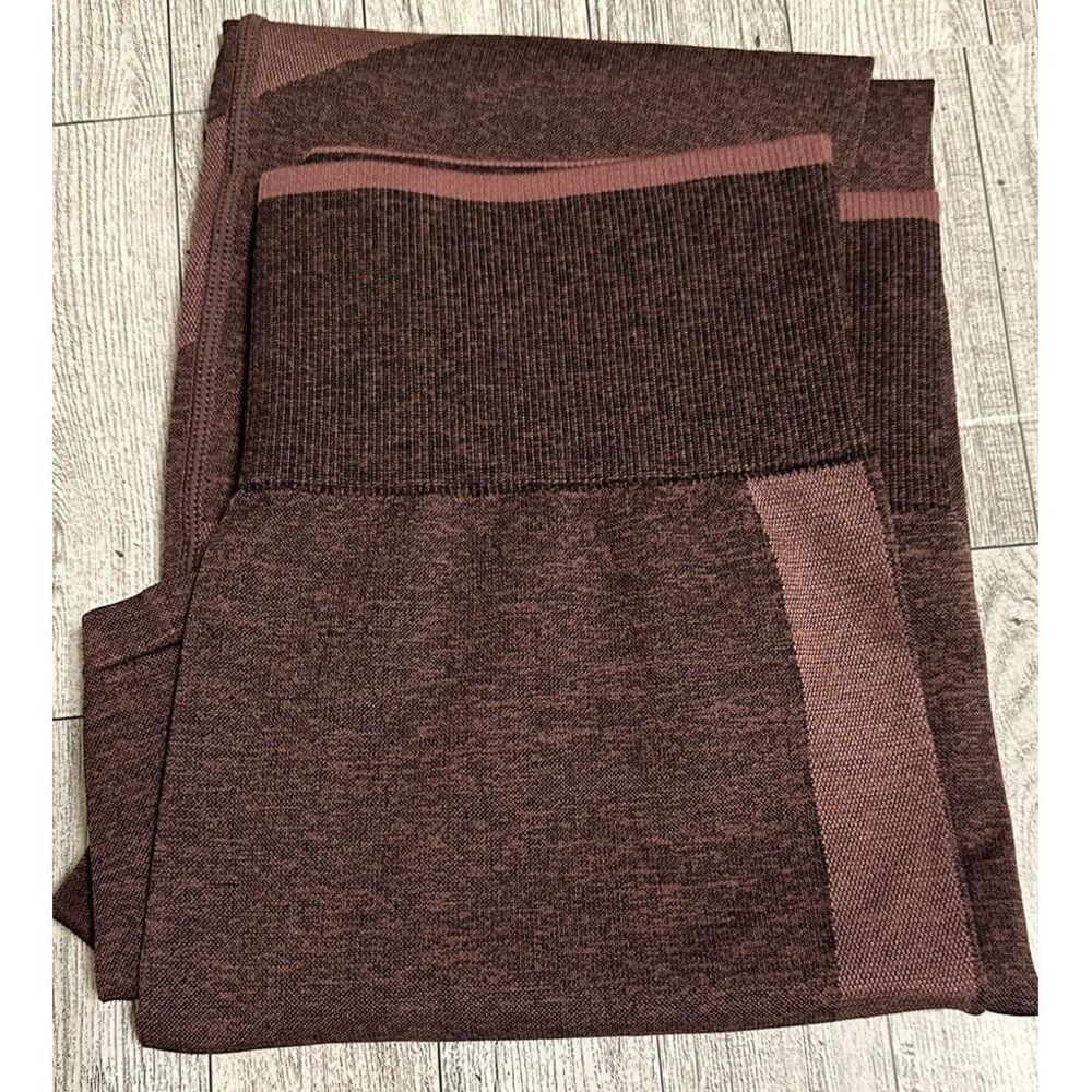 Victoria's Secret Pink Size Medium Luscious Plum Seamless Work Out Tight Legging